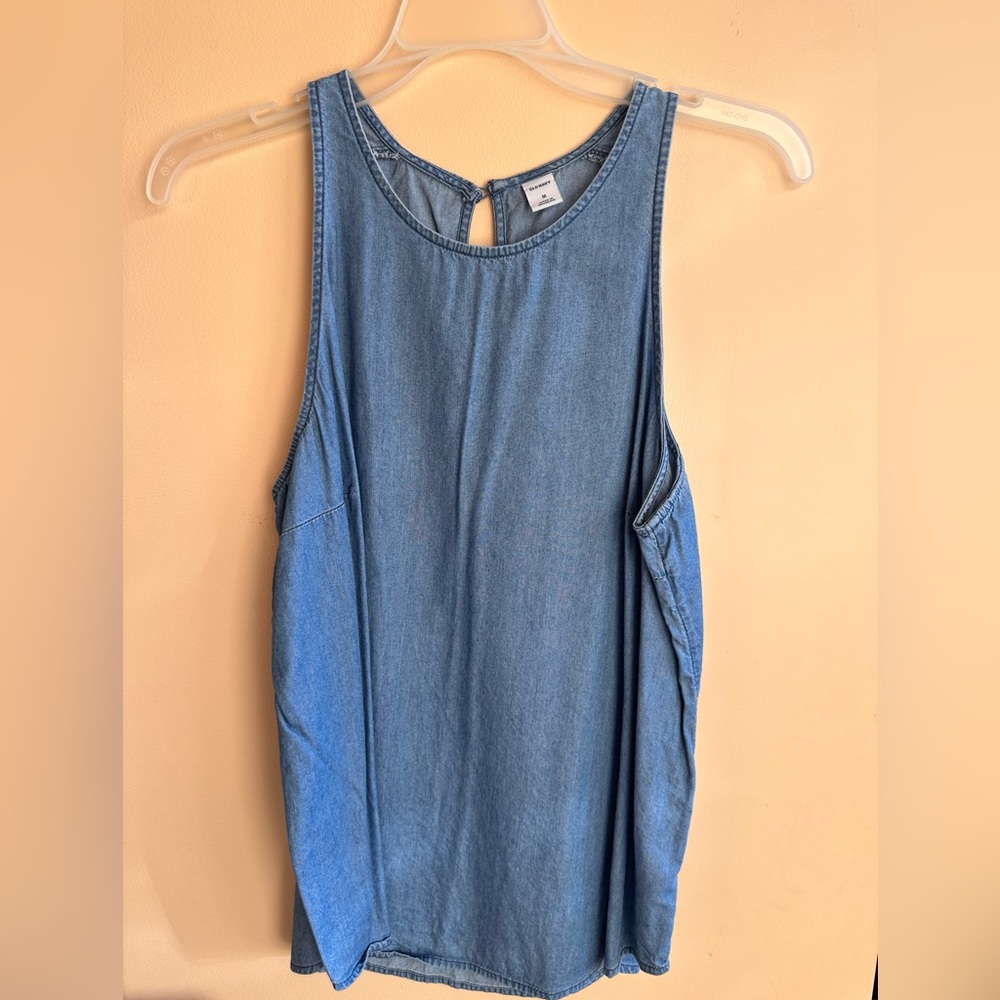 Women’s Old Navy sleeveless tank top